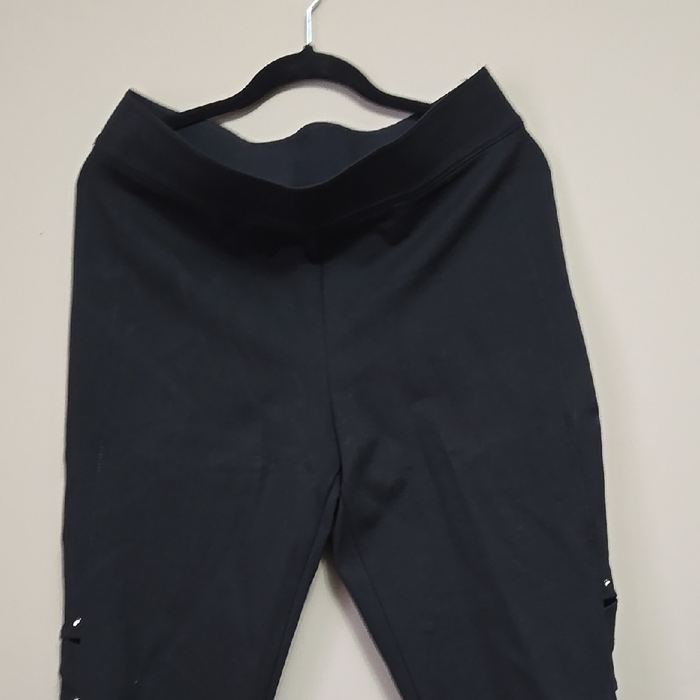Peter Nygard Black Capris